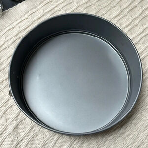 NWOT Springform pan. 10”. Never used. Bought at Kohls. Bakeware. Circular. Metal
